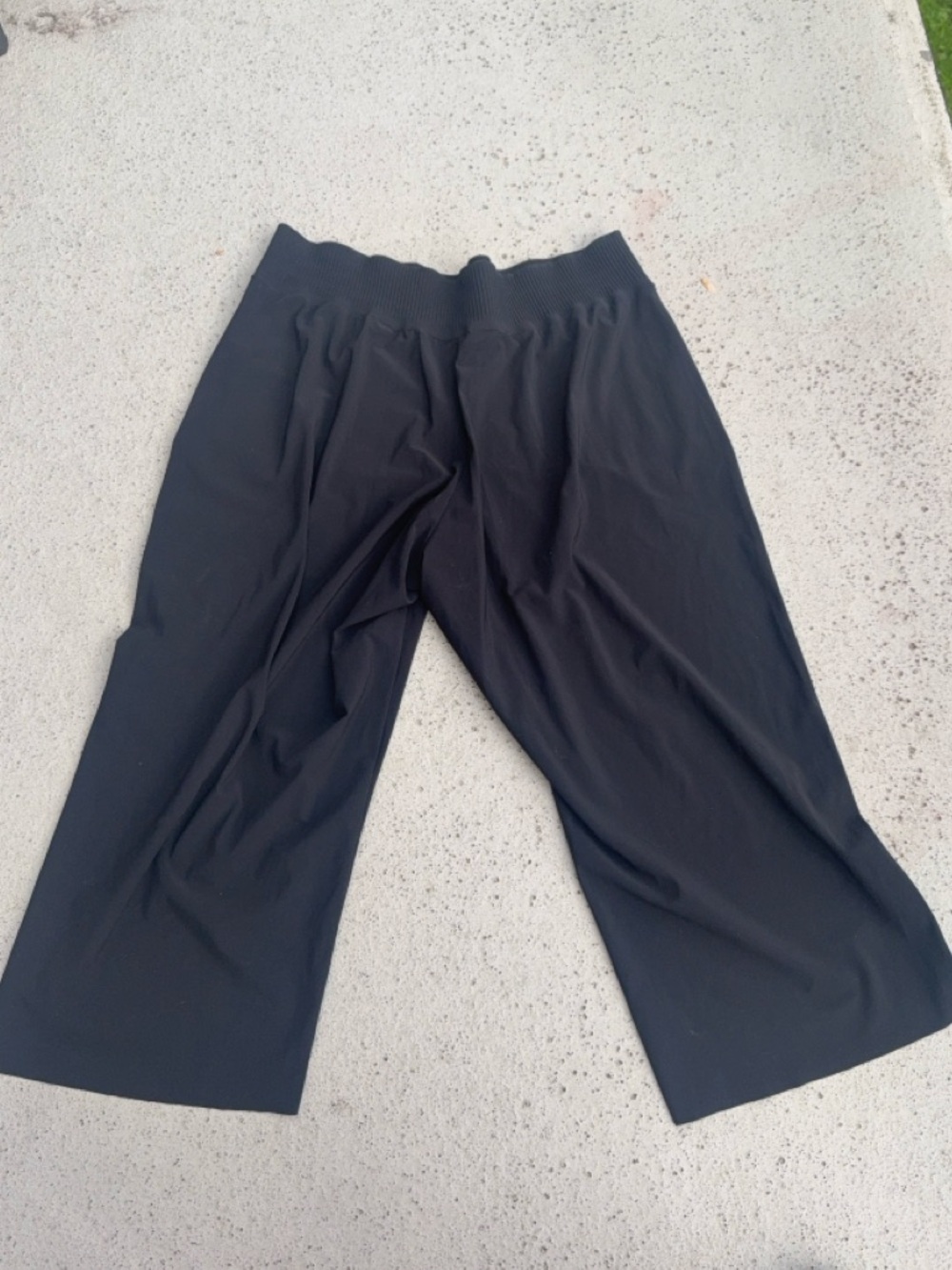 Athleta Black Cosmic Crop XL